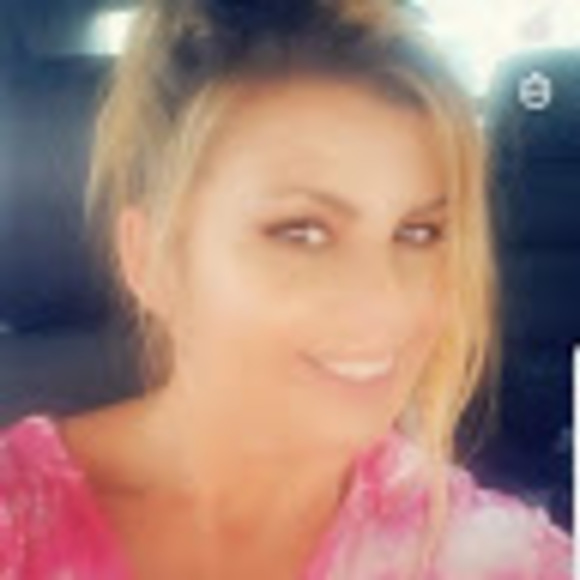 Meet your Posher, Lara - Picture 1 of 1